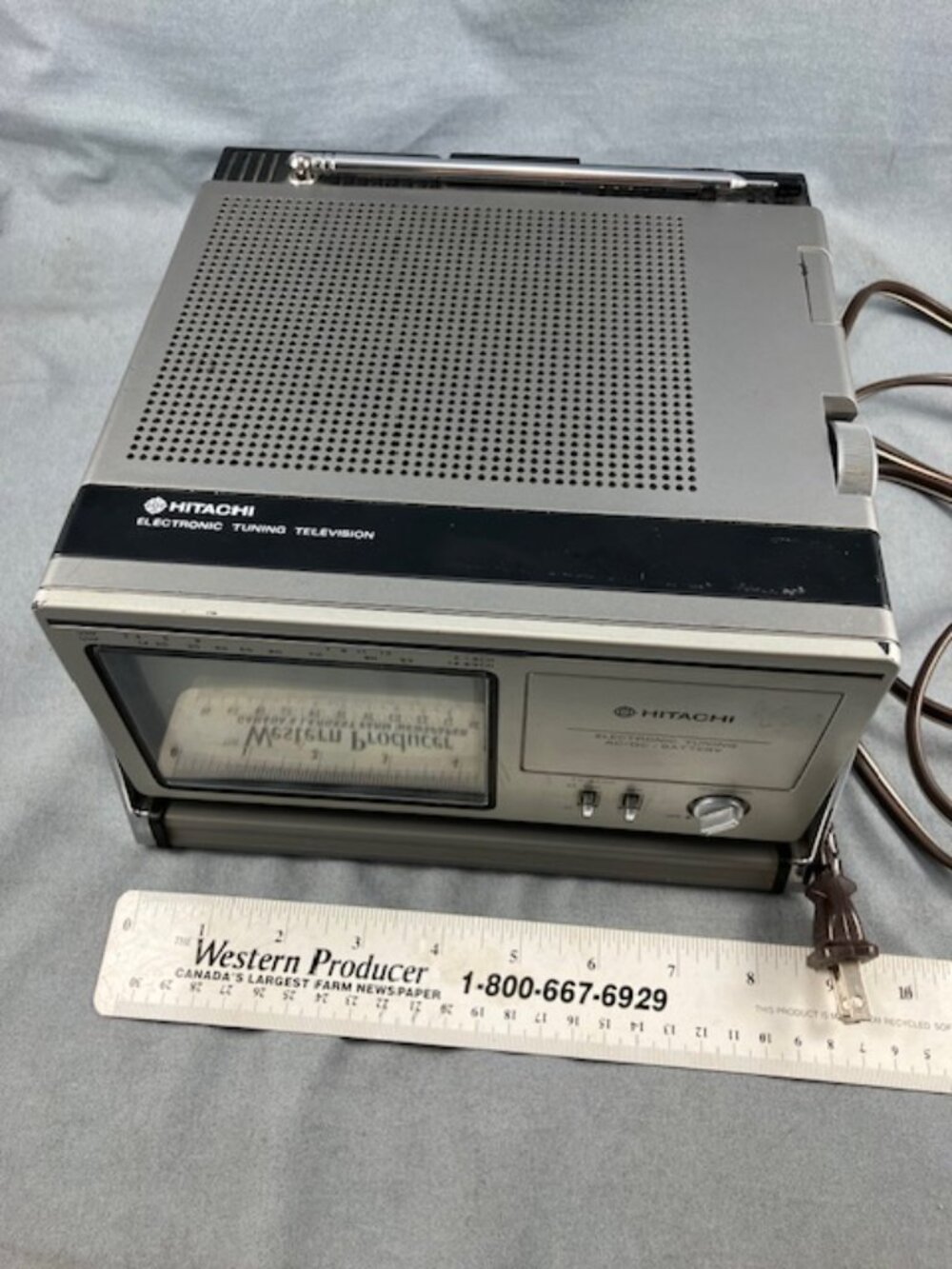 Vintage Hitachi TP 120 K 2200 Portable Analog B & W VHF UHF 5" TV 1981 - Picture 2 of 9